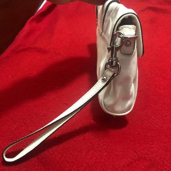 Guess Wallet Handbag with handle - Picture 2 of 5